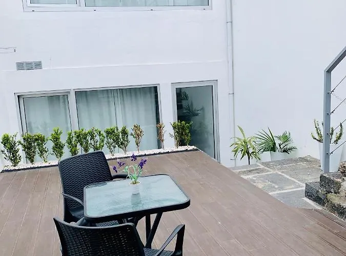 Urban - Azores Πανσιόν